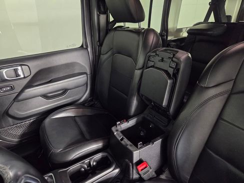 Used 2021 Jeep Wrangler Unlimited Sahara AWD/4WD image 19