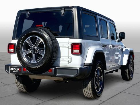 Used 2023 Jeep Wrangler Sahara image 12