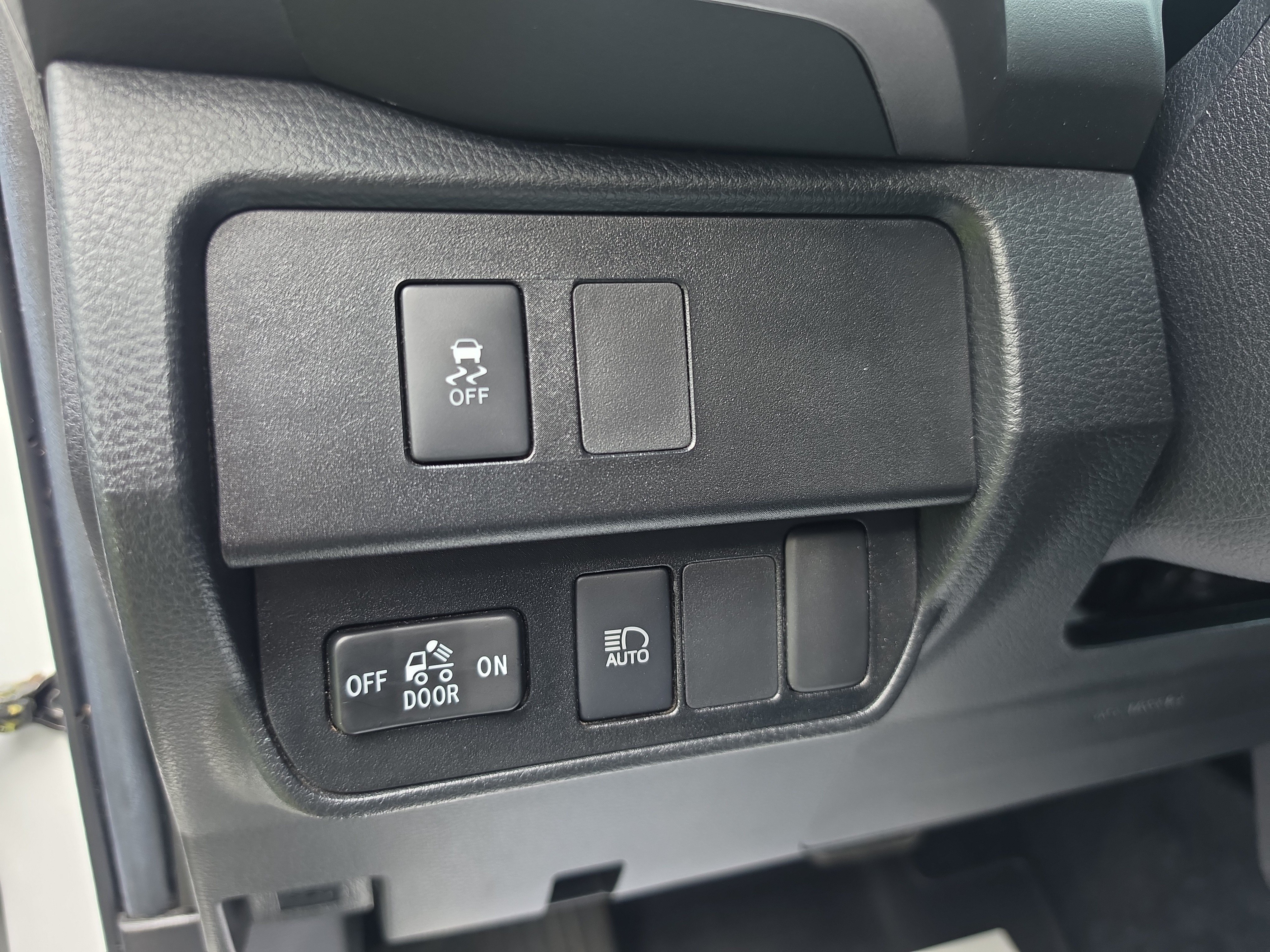 Used 2022 Toyota Tacoma SR5 w/ Technology Package AWD/4WD image 17