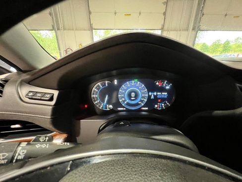 Used 2016 Cadillac Escalade Luxury image 25