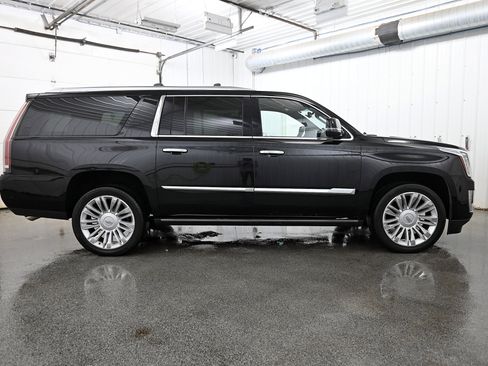 Used 2020 Cadillac Escalade ESV Platinum image 38