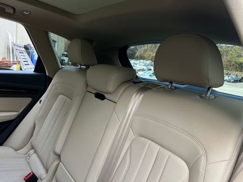 Used 2019 Audi Q5 Prestige w/ Prestige Package image 19