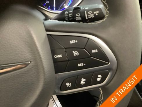 Certified 2026 Chrysler Pacifica Select FWD image 27