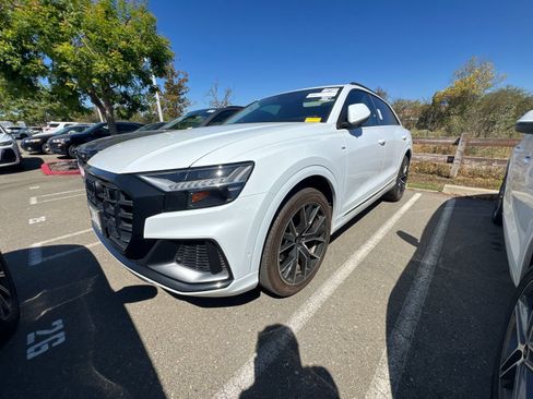 Used 2023 Audi Q8 Premium Plus w/ Premium Plus Package AWD/4WD image 2