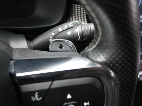 Used 2019 Volvo XC40 T5 R-Design image 27