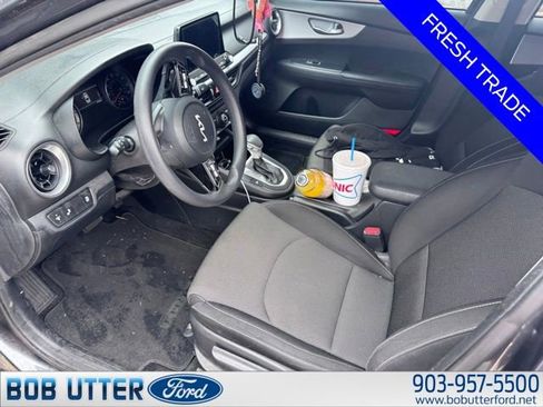 Used 2022 Kia Forte LXS w/ LXS Technology Package FWD image 5