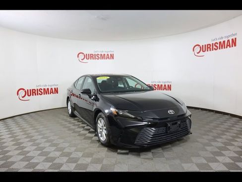 Used 2025 Toyota Camry LE image 16