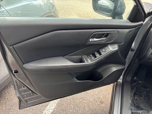 Used 2025 Nissan Rogue SV AWD/4WD image 18