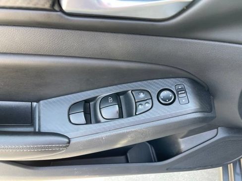Used 2025 Nissan Altima 2.5 SV FWD image 14