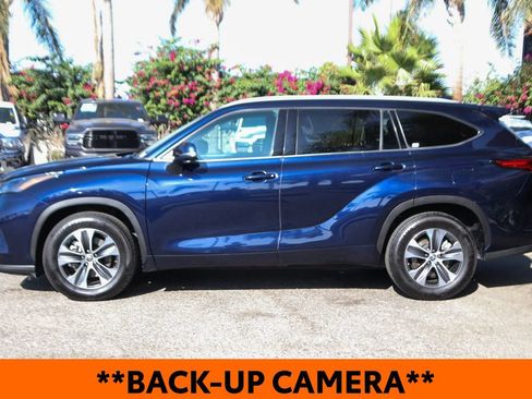 Used 2022 Toyota Highlander XLE FWD image 5
