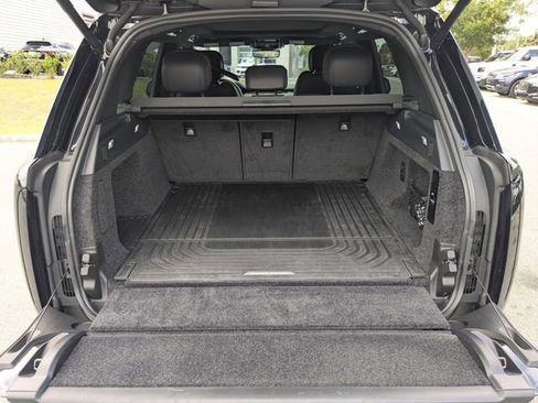 Certified 2025 Land Rover Range Rover SE AWD/4WD image 11