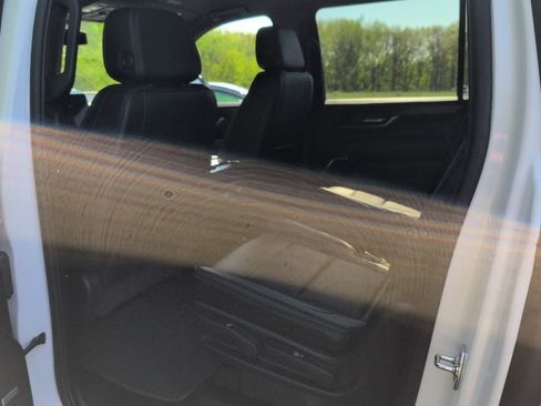 Used 2025 GMC Yukon XL Denali AWD/4WD image 25