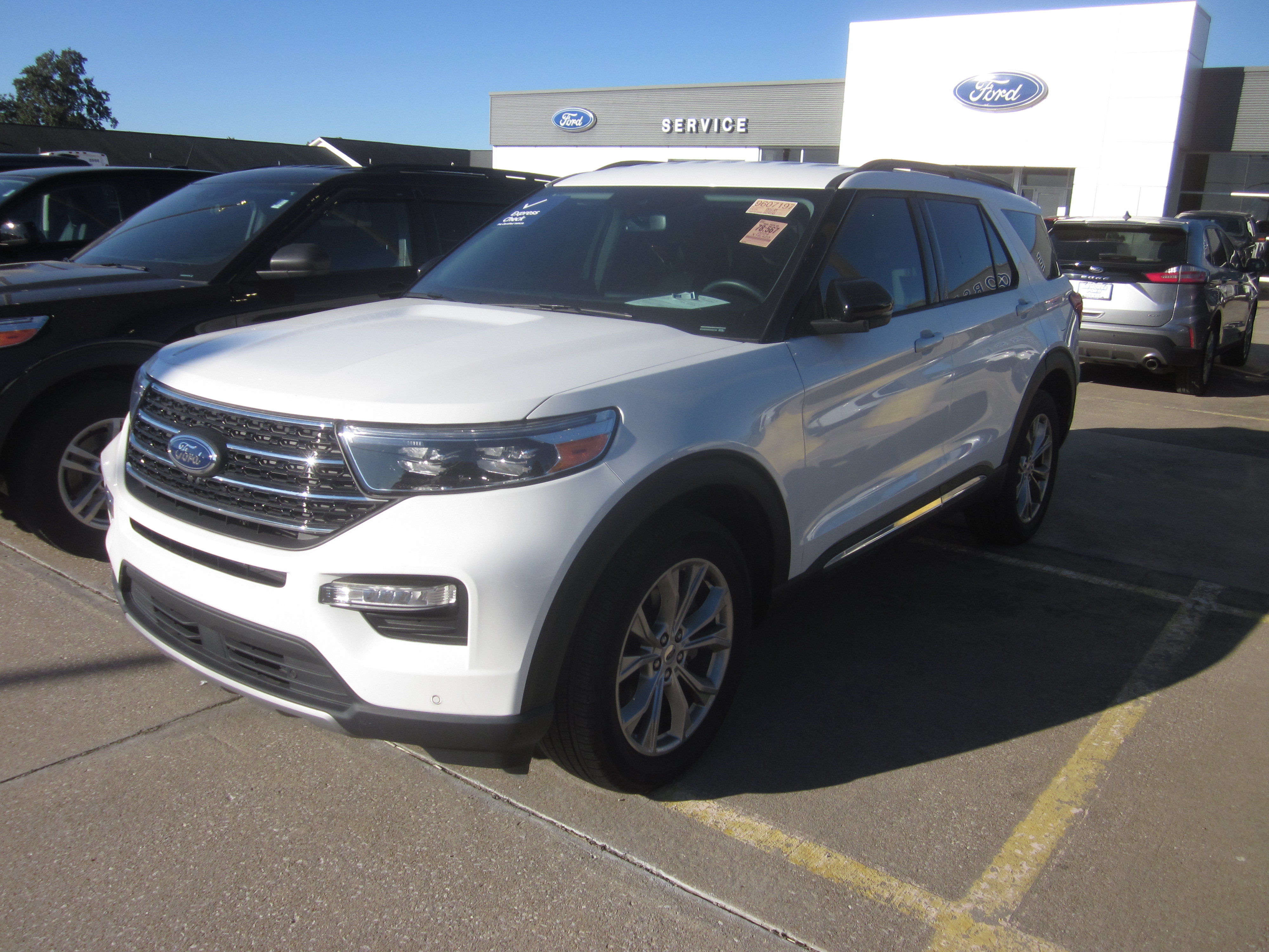 Used 2024 Ford Explorer XLT w/ Equipment Group 202A AWD/4WD image 3