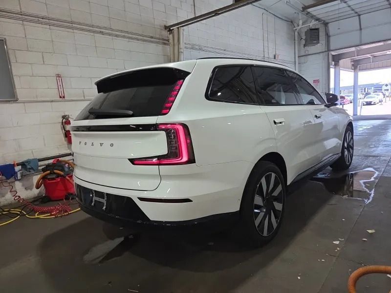 Used 2025 Volvo EX90 Ultra AWD/4WD image 4