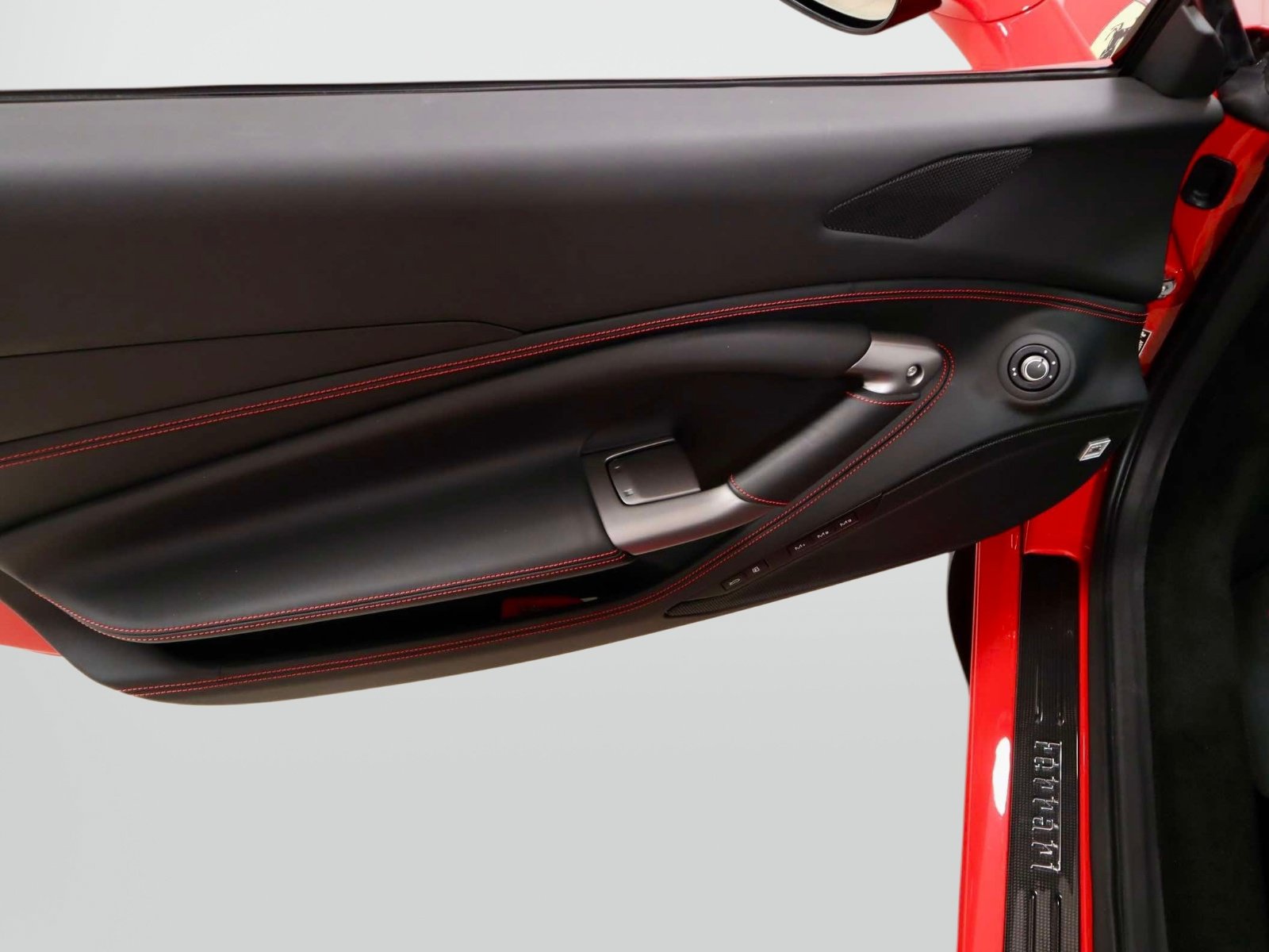 Certified 2021 Ferrari F8 Tributo RWD image 19