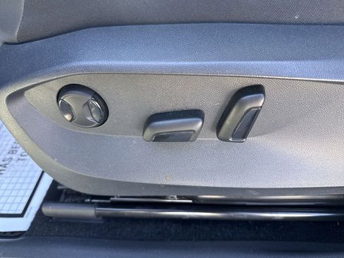 Used 2023 Volkswagen Tiguan SE image 10