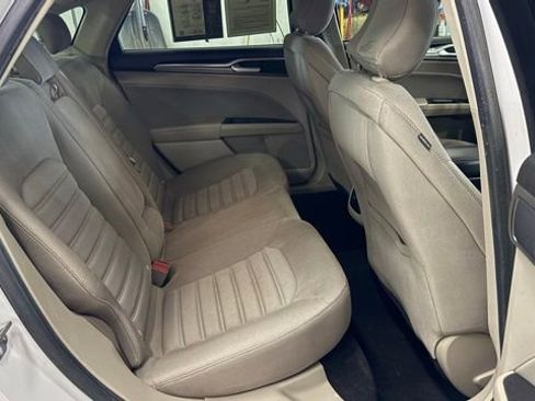 Used 2019 Ford Fusion SE FWD image 29