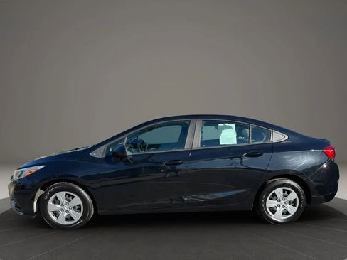 Used 2018 Chevrolet Cruze LS FWD image 5