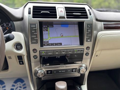 Used 2016 Lexus GX 460 w/ Premium Package AWD/4WD image 18