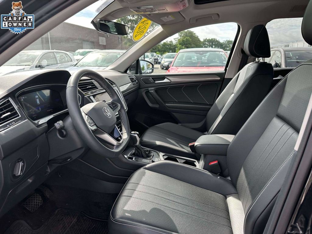 Used 2024 Volkswagen Tiguan SE w/ Panoramic Sunroof Package AWD/4WD image 14