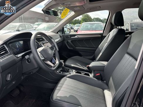 Used 2024 Volkswagen Tiguan SE w/ Panoramic Sunroof Package AWD/4WD image 14