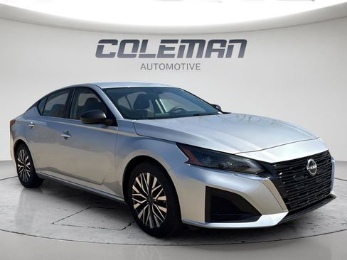 Used 2024 Nissan Altima 2.5 SV image 7