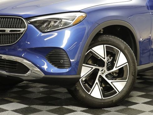 Used 2024 Mercedes-Benz GLC 300 4MATIC image 3