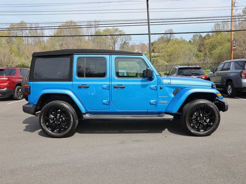 Used 2023 Jeep Wrangler Unlimited Sahara AWD/4WD image 8
