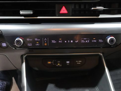 Used 2025 Kia Carnival FWD image 28