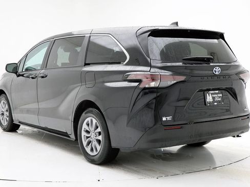 Used 2024 Toyota Sienna LE image 7