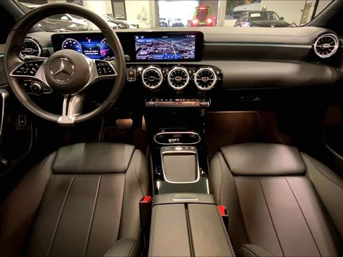 Used 2025 Mercedes-Benz CLA 250 image 14