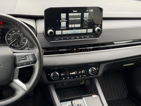 Used 2024 Mitsubishi Outlander SE image 27