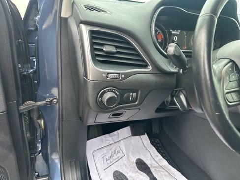 Used 2020 Jeep Cherokee Latitude w/ Cold Weather Group image 33