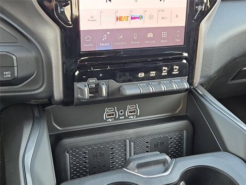 New 2026 RAM 2500 Laramie AWD/4WD image 29