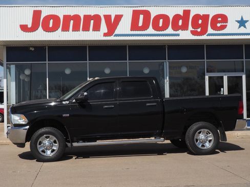 Used 2014 RAM 2500 Tradesman w/ Chrome Appearance Group image 2