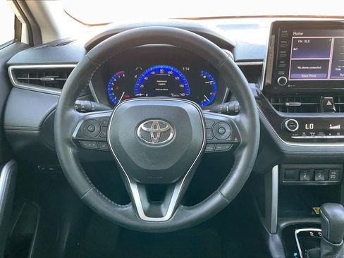 Used 2022 Toyota Corolla Cross XLE w/ Convenience Package AWD/4WD image 5