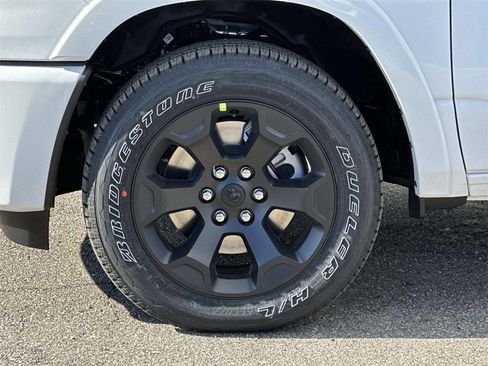 New 2026 RAM 1500 4x4 Crew Cab image 8