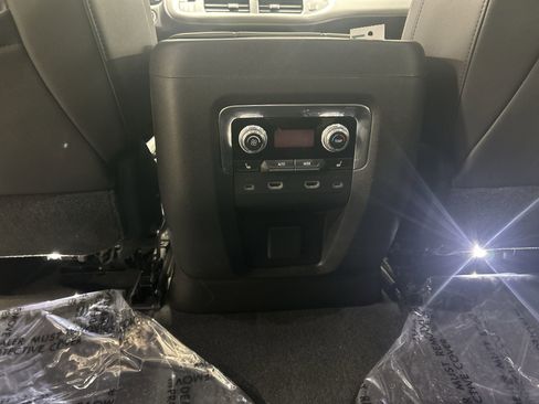 Certified 2021 GMC Yukon SLT w/ SLT Luxury Plus Package image 23