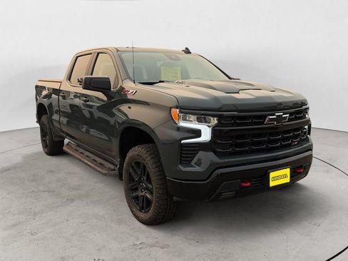 Used 2025 Chevrolet Silverado 1500 LT Trail Boss AWD/4WD image 3