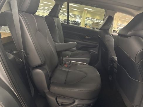 New 2026 Toyota Grand Highlander Platinum image 16