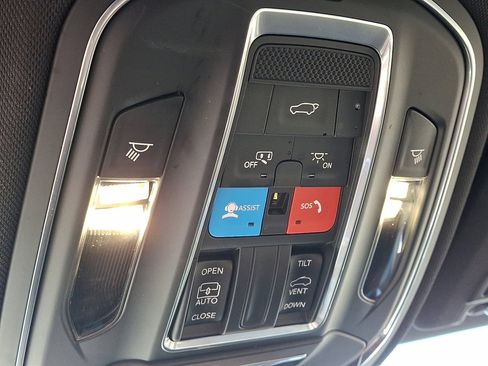 Used 2022 Jeep Grand Cherokee Altitude image 31