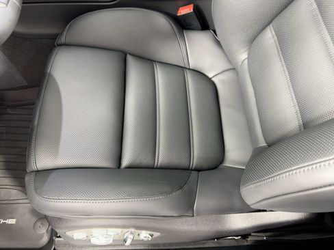 Certified 2026 Porsche Macan AWD/4WD image 15