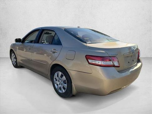 Used 2010 Toyota Camry LE image 6