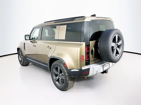 Used 2025 Land Rover Defender 110 S image 7