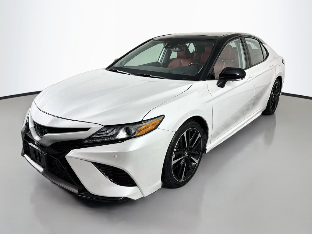 Used 2019 Toyota Camry XSE FWD image 1