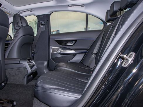 Certified 2025 Mercedes-Benz E 350 4MATIC Sedan image 23