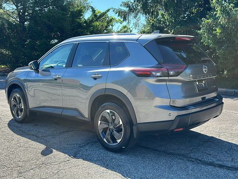 Certified 2024 Nissan Rogue SV w/ SV Premium Package AWD/4WD image 7