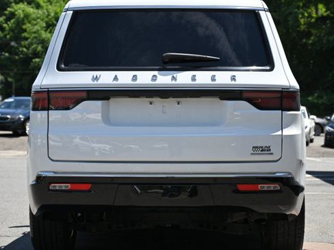 Used 2024 Jeep Wagoneer Series II w/ Flexible Seating Group AWD/4WD image 5