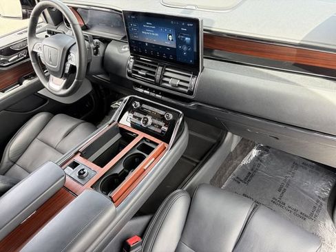Used 2023 Lincoln Navigator Reserve AWD/4WD image 13