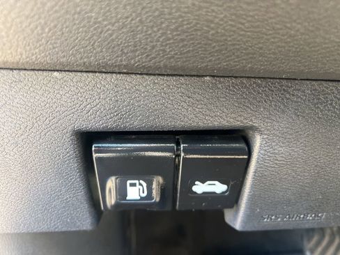 Used 2022 Nissan Kicks SV image 12